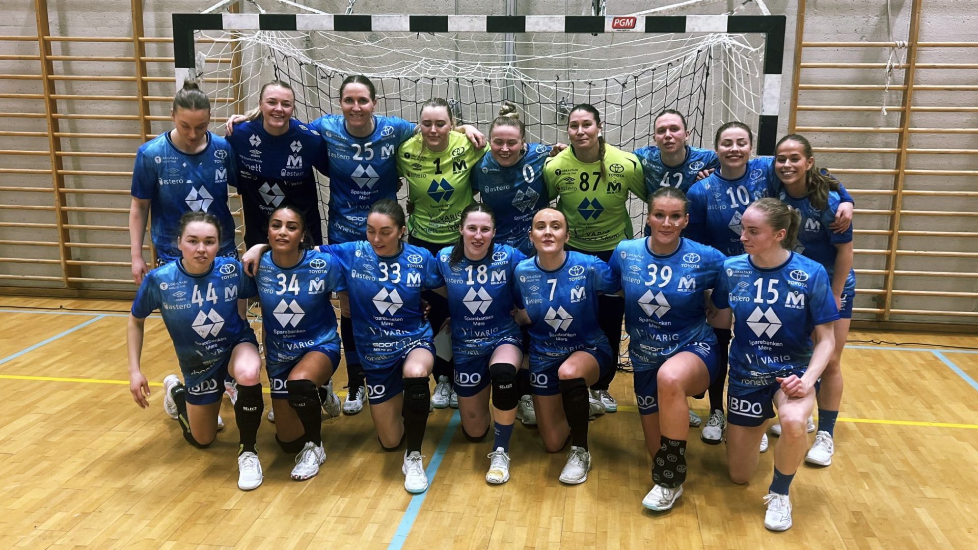 Stor seier for håndballjentan i Fagerlihallen. Foto: Molde HK Elite